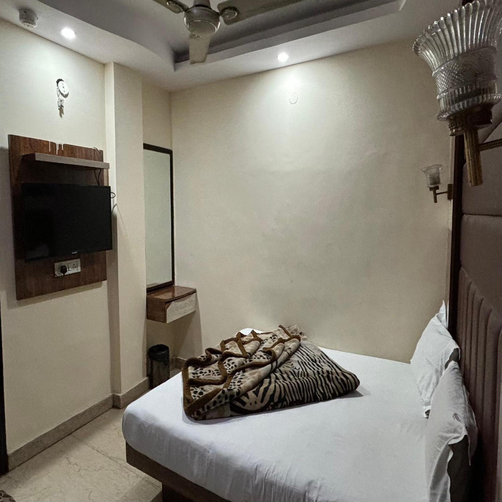 Hotel Pk International Near By New Delhi Station I Couple Friendly Quarto foto