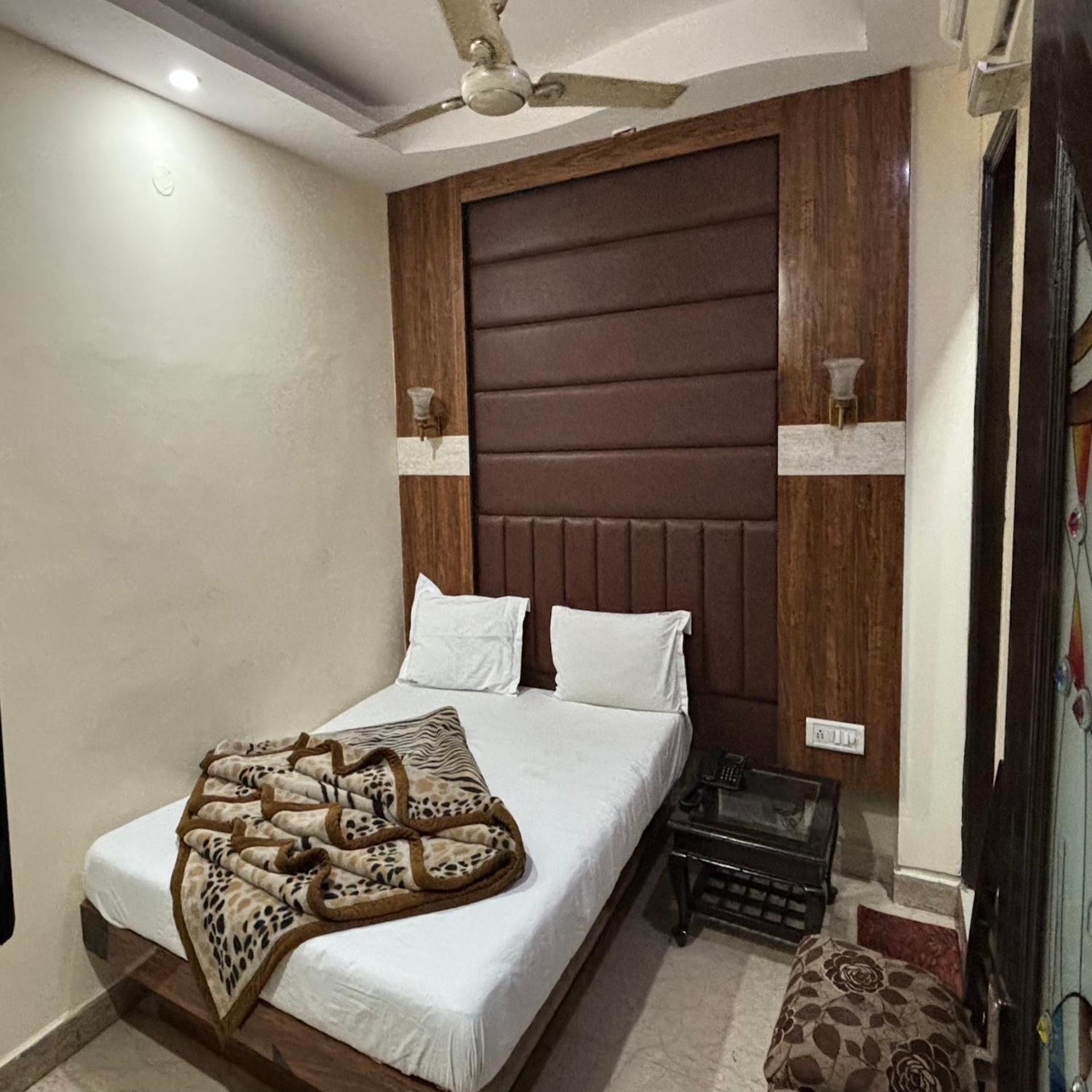 Hotel Pk International Near By New Delhi Station I Couple Friendly Quarto foto