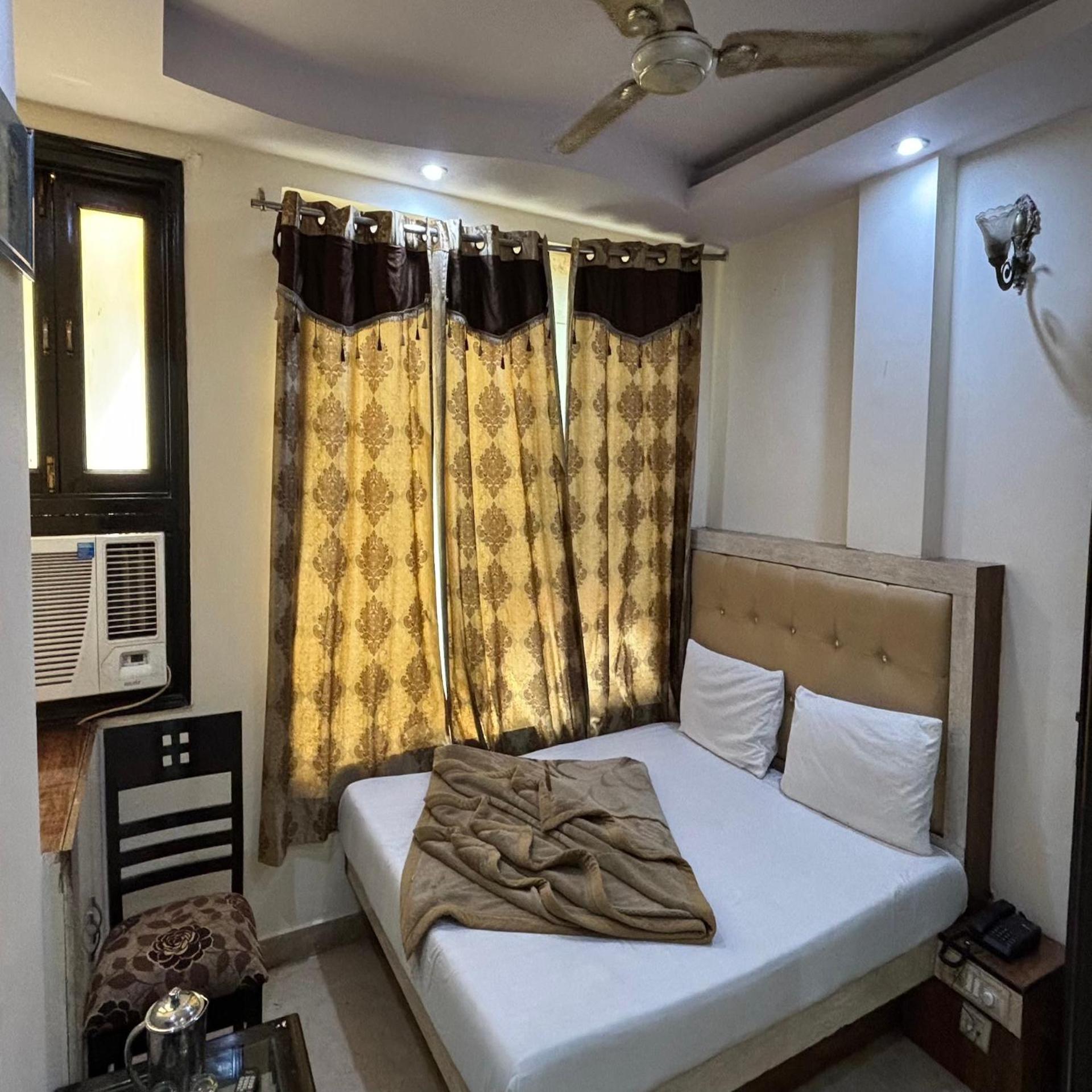 Hotel Pk International Near By New Delhi Station I Couple Friendly Quarto foto