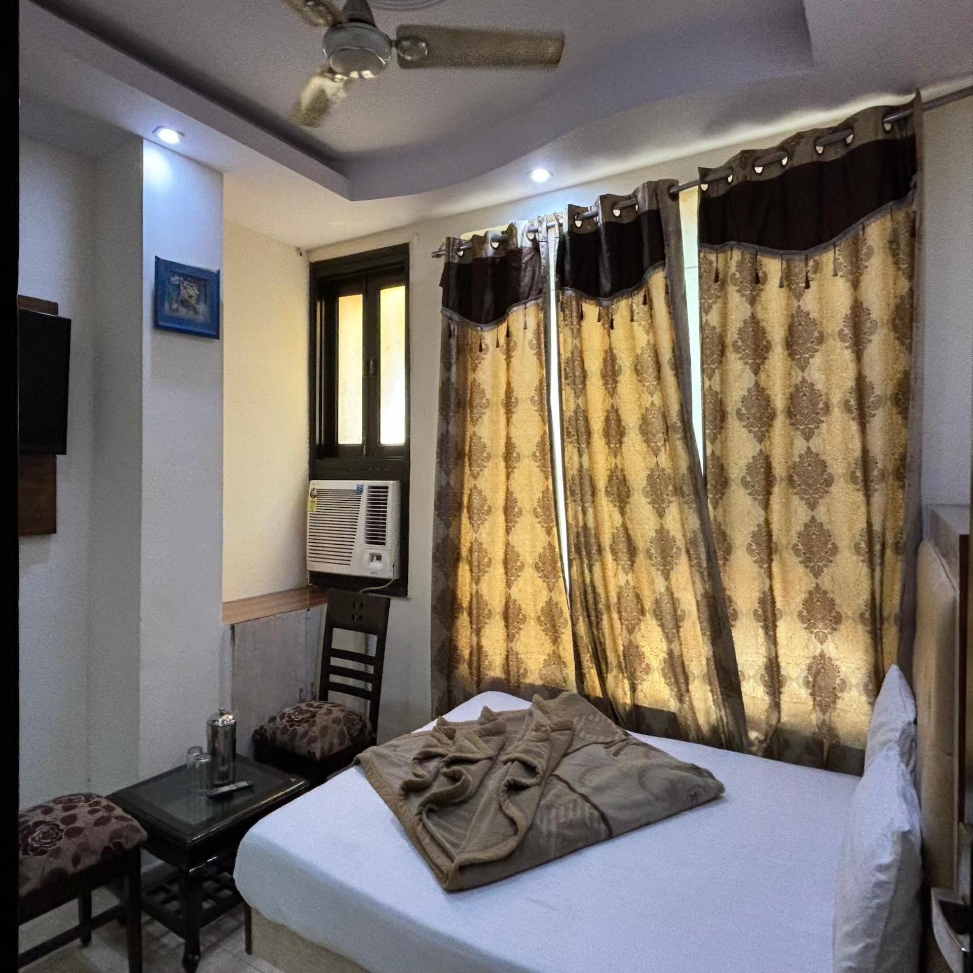 Hotel Pk International Near By New Delhi Station I Couple Friendly Quarto foto