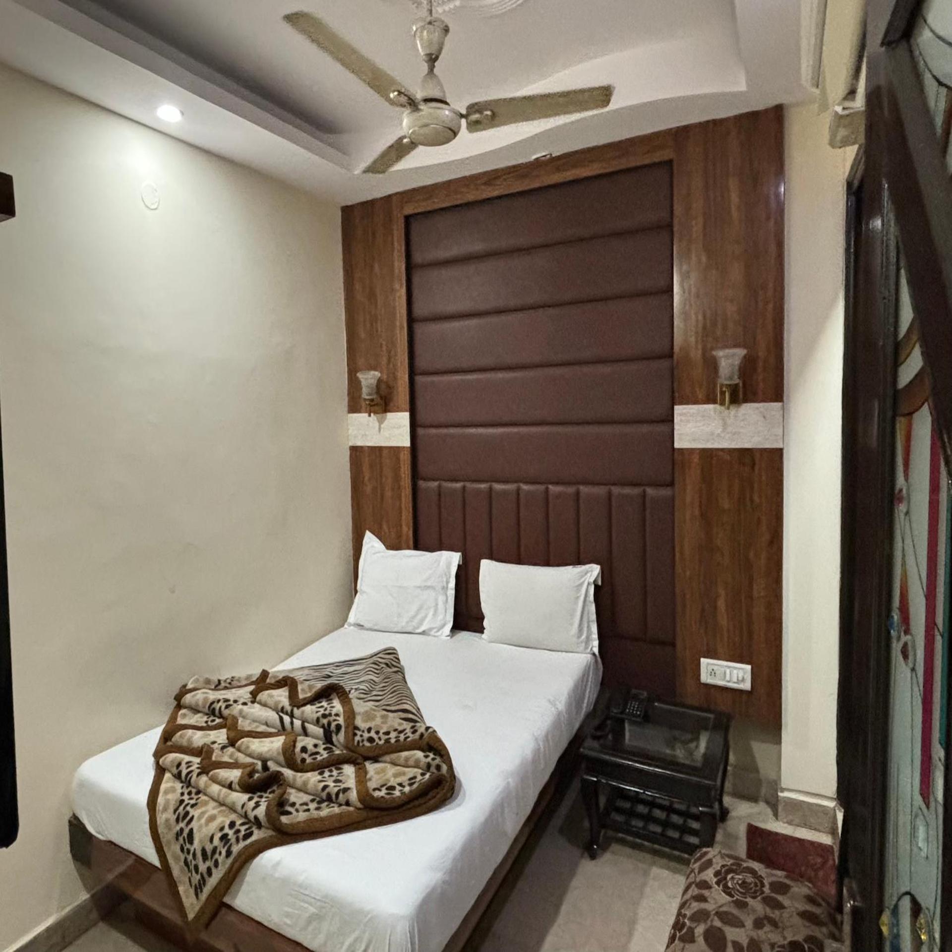 Hotel Pk International Near By New Delhi Station I Couple Friendly Quarto foto